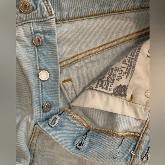 Levi's 501 Raw Hem High rise Shorts - Picture 4 of 7